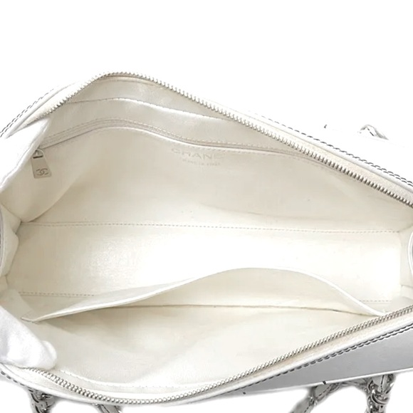 💯AUTH CHANEL RARE VINTAGE CHOCOLATE BAR WILD STITCH WHITE SHOULDER EUC 🤩 - Picture 5 of 9